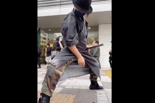 SAMURAJI SKUPLJAJU SMEĆE NA NAJZABAVNIJI NAČIN! Održavaju Japan čistim, a imaju samo JEDAN SAN! (VIDEO)