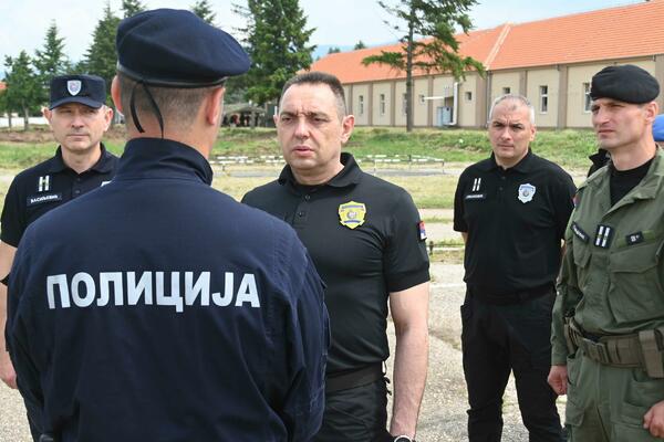 VULIN OBIŠAO BAZU ŽANDARMERIJE U NIŠU I OBRATIO SE PRIPADNICIMA: Između opasnosti i građana Srbije stojite samo VI