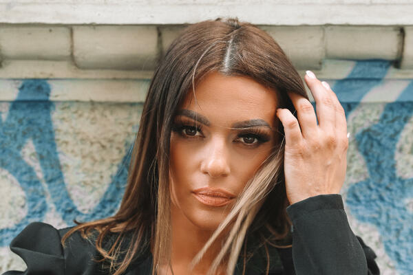 KARIJERU GRADILA BEZ SKANDALA, A IMALA JE PUNO TEŠKIH TRENUTAKA: Jelena Kostov iskrena do srži o SUJETNIM KOLEGAMA!