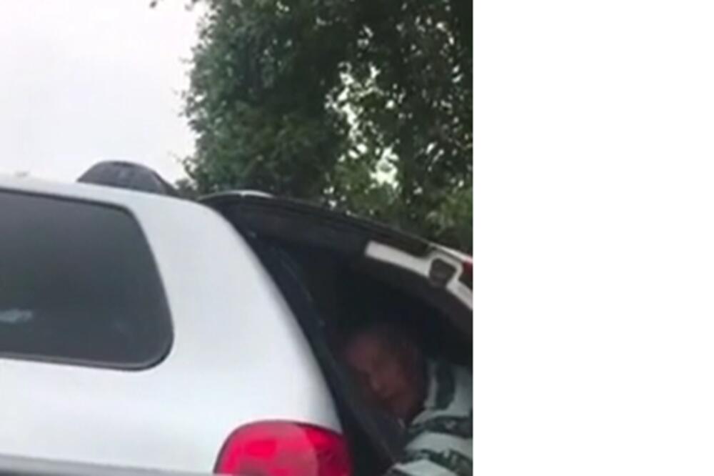 BAHAĆENJE MUŠKARCA U BORČI: Zaustavio auto, pa uradio nešto što je celu Srbiju razljutilo!