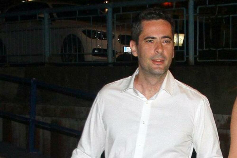 PRIČALO SE DA SE RAZVEO, A ON VEĆ OŽENIO DRUGU! (FOTO)