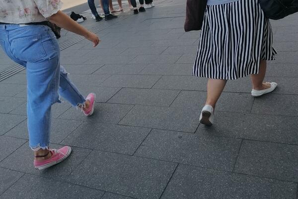 ŠTA JE BRE, OVO?! Usred bela dana skinuli se u gaće, pa zaprepastili Srbiju! (FOTO)