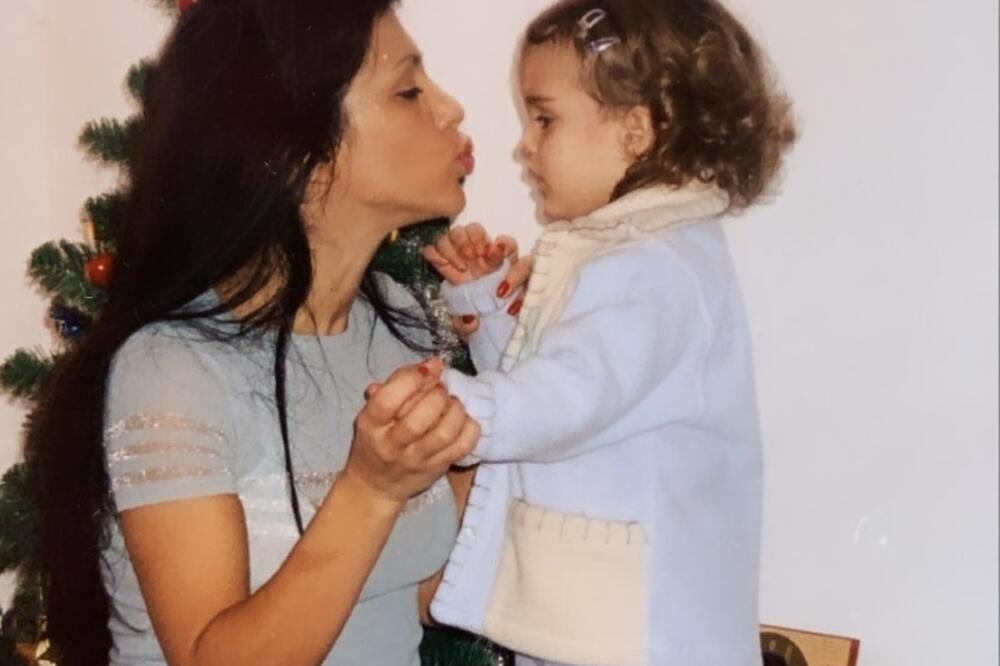 OVO JE ĆERKA VESNE VUKELIĆ VENDI! PRIRODNA LEPOTICA EGZOTIČNOG IZGLEDA: Studira na DRŽAVNOM FAKULTETU i RADI!