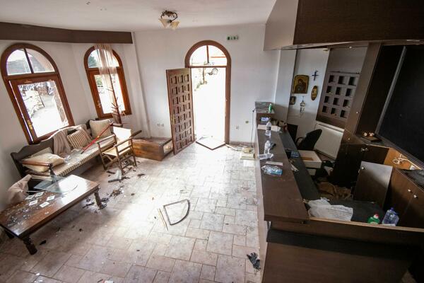 DVE ŽENE SUMNJIČE SE ZA SRAMOTNU STVAR: Ukrale 40 dušeka namenjenih LJUDIMA koji su PRETRPELI ZEMLJOTRES?!