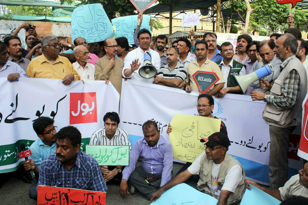 IZVINJENJE NOVINARA ZBOG KLEVETANJA VOJSKE: Pakistanski voditelj skinut sa programa jer je održao VATRENI GOVOR!