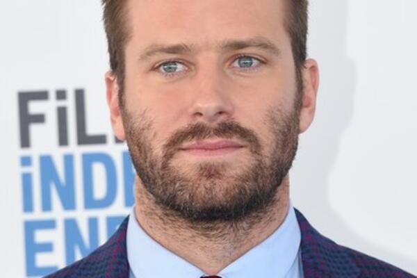 JEZIVO! HTEO DA JOJ SKUVA DEO TELA, UŽIVA U SADIZMU: Holivudski glumac OPTUŽEN ZA ZLOSTAVLJANJE, a sada je sa DECOM