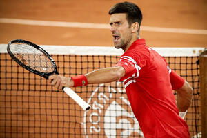NOVAK KRATAK POSLE IZUZETNO NAPORNOG DUELA: Srećan sam zbog pobede, zaista težak i čudan meč
