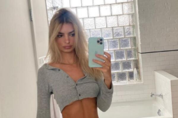 KONTROVERZNA MANEKENKA NA GRUDI STAVILA STVAR OD SKORO DVE HILJADE EVRA: Nedavno joj umalo beba ispala iz naručja!