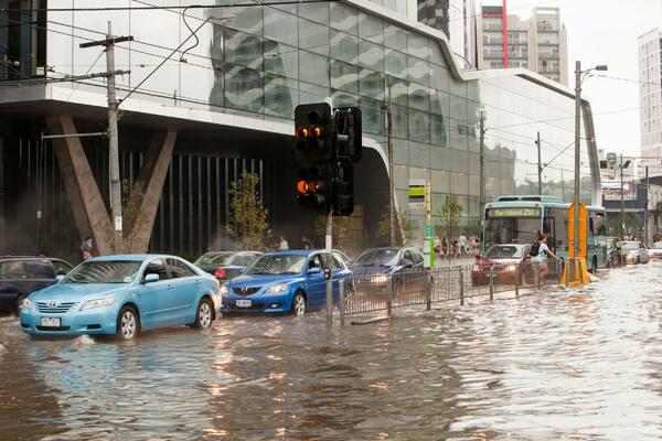 VELIKO NEVREME POGODILO AUSTRALIJU: Bez struje ostalo preko 200.000 domova, mnogi poplavljeni!
