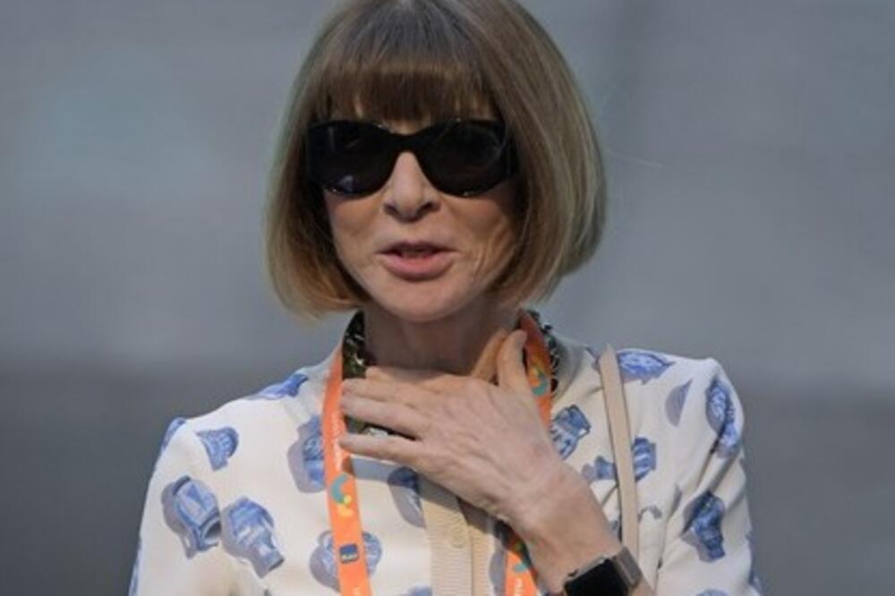 NEZADOVOLJNI RADNICI OPKOLILI DOM "SUROVE MODNE MAME": Veliki protest zbog Ane Vintur, zaposleni ogorčeni!