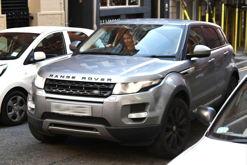 OVOM SE NIKO NIJE NADAO: Aguero mu poklonio DŽIP, a potez novog vlasnika je previše IZNENAĐUJUĆ - NEVEROVATNO!