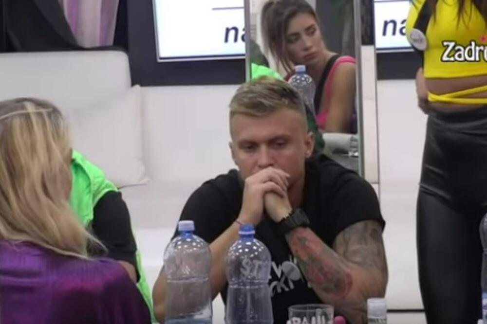 HTEO JE DA LIČI NA ANĐELA? Stefan Karić se ošišao nakon neprijatnih pitanja! (FOTO)