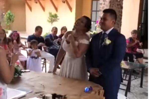 SVI PLAČU OD SMEHA ZBOG 1 MLADOŽENJE: Zaprepastio svatove pre nego što je rekao SUDBONOSNO DA (VIDEO)