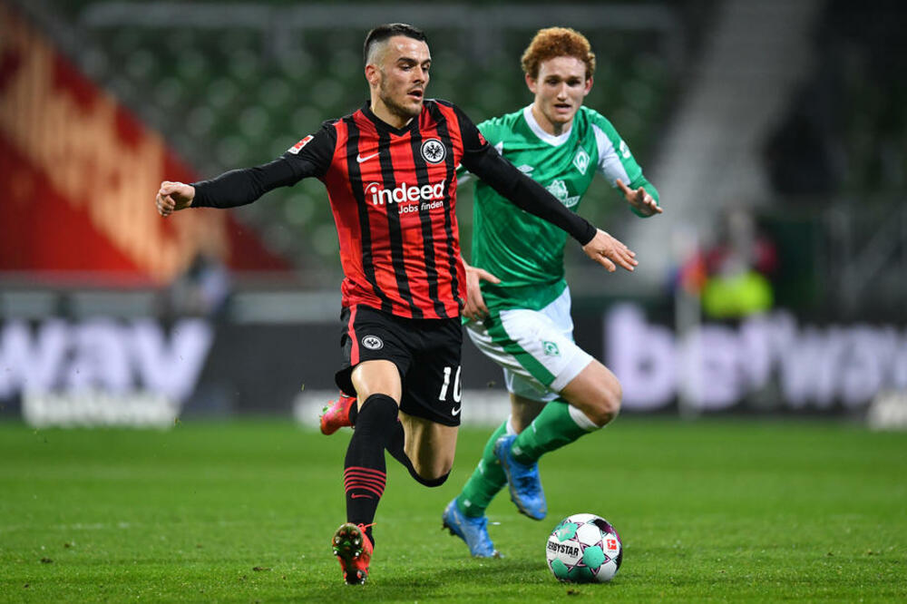 KOSTIĆ ZARATIO SA UPRAVOM FRANKFURTA, U KLUBU SU BESNI: Odbio da trenira i igra, hoće transfer u Rim!