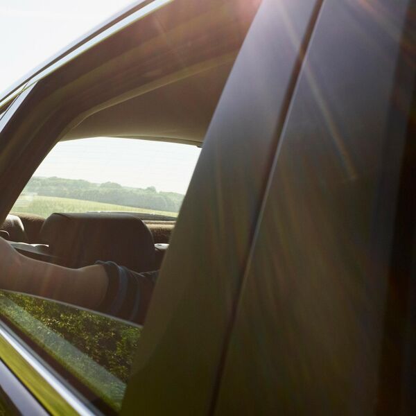 OVE STVARI MOMENTALNO IZBACITE IZ AUTOMOBILA: Ne smeju biti u vozilu kad je VRUĆINA, na JEDNU ne biste ni POMISLILI