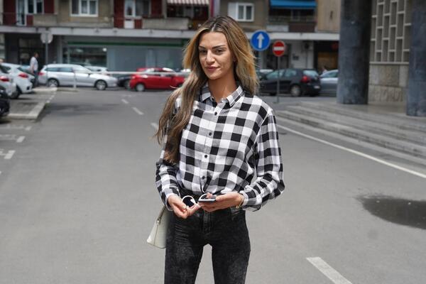 ISPLIVALE SKANDALOZNE PRIVATNE PORUKE TARE SIMOV KOJE ĆE SVE PREOKRENUTI: Spominje se veliko UNOVČAVANJE, sramno!