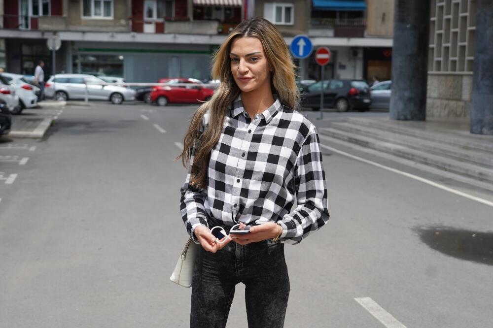 ISPLIVALE SKANDALOZNE PRIVATNE PORUKE TARE SIMOV KOJE ĆE SVE PREOKRENUTI: Spominje se veliko UNOVČAVANJE, sramno!