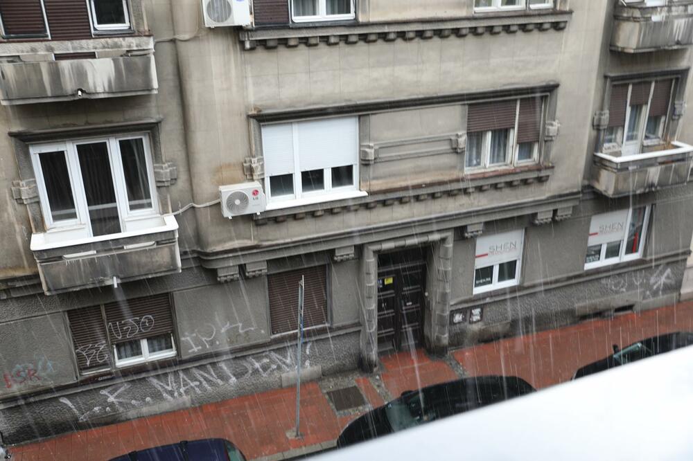Kiša se sručila na Beograd, u sekundi nastao potop (VIDEO)