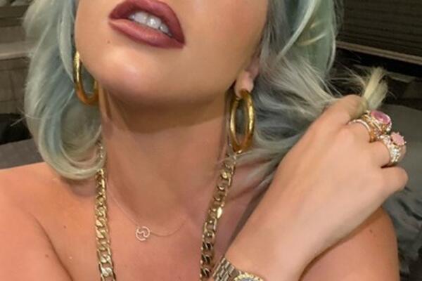 PEVAČICINA ULOGA U NOVOM FILMU JE TOLIKO DOBRA DA BI MOGLA DA JOJ DONESE OSKARA- ONA JE CRNA UDOVICA!