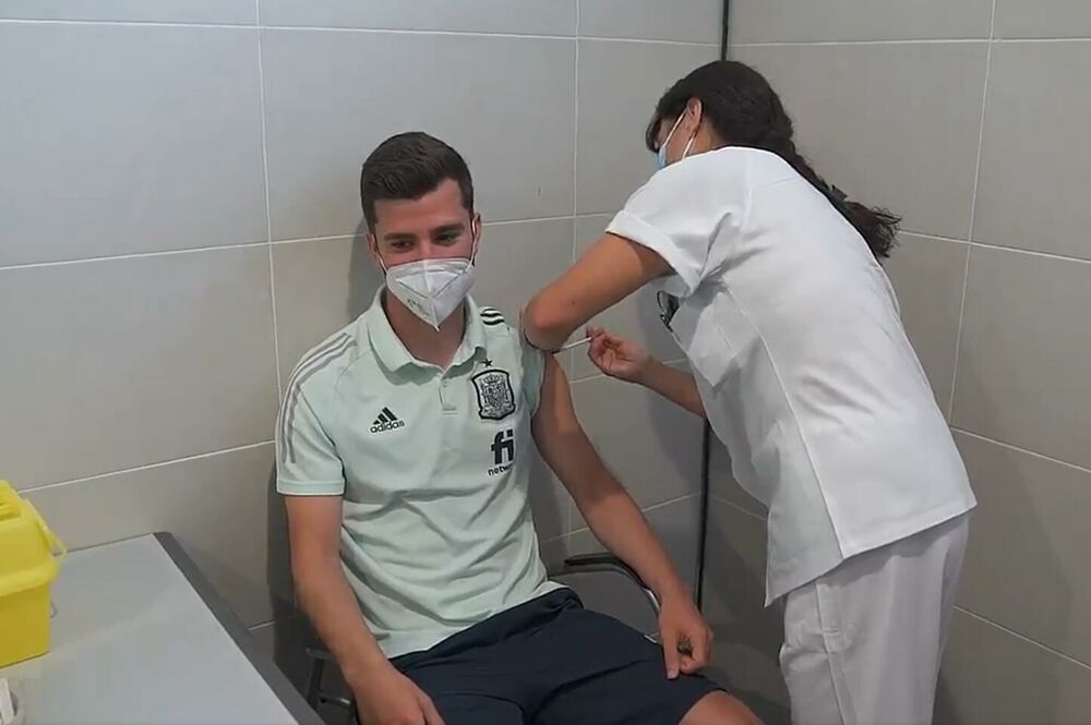 Vakcinacija, Fudbalska reprezentacija Španije, Vakcinacija protiv koronavirusa
