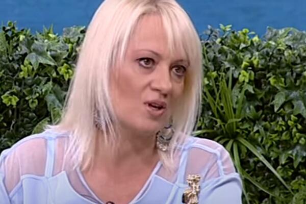 BILA SA OŽENJENIM, PA SE UDALA ZA DECENIJU MLAĐEG OFICIRA! Evo kako sad izgleda bivša državna FUNKCIONERKA