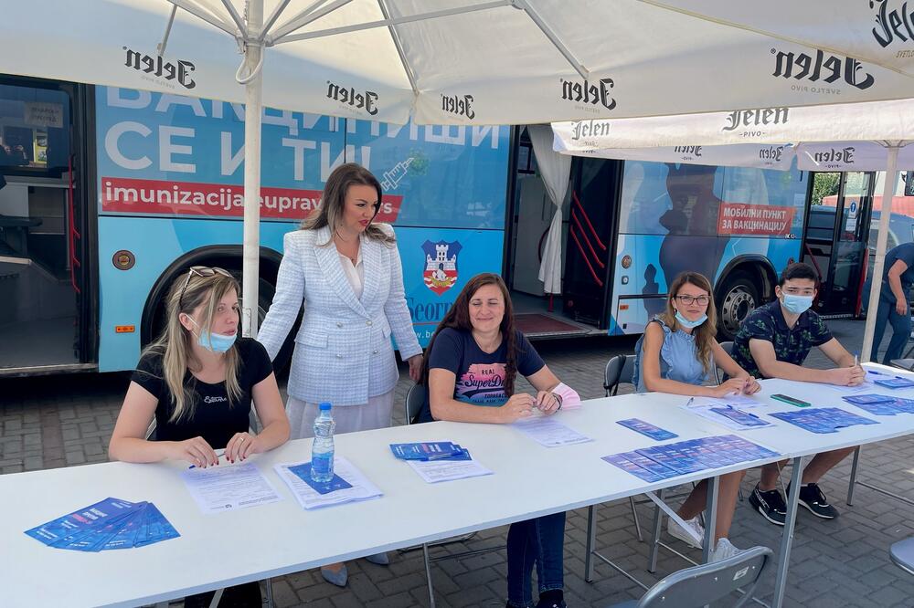 NA RASPOLAGANJU FAJZER I SINOFARM! Autobus za vakcinaciju danas kod TC „Zemun park”