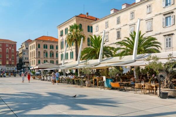 "NE ČITAJTE TABLE NI TREZNI": Splićani se VALJAJU OD SMEHA zbog natpisa! Hrvatima jedno NE IDE OD RUKE? (FOTO)