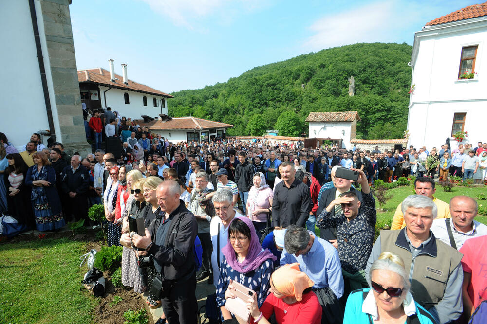 ZAŠTO ŽENE U RUSKIM CRKVAMA NOSE MARAME? Ovaj pravoslavni običaj se u većem delu hrišćanskog sveta izgubio