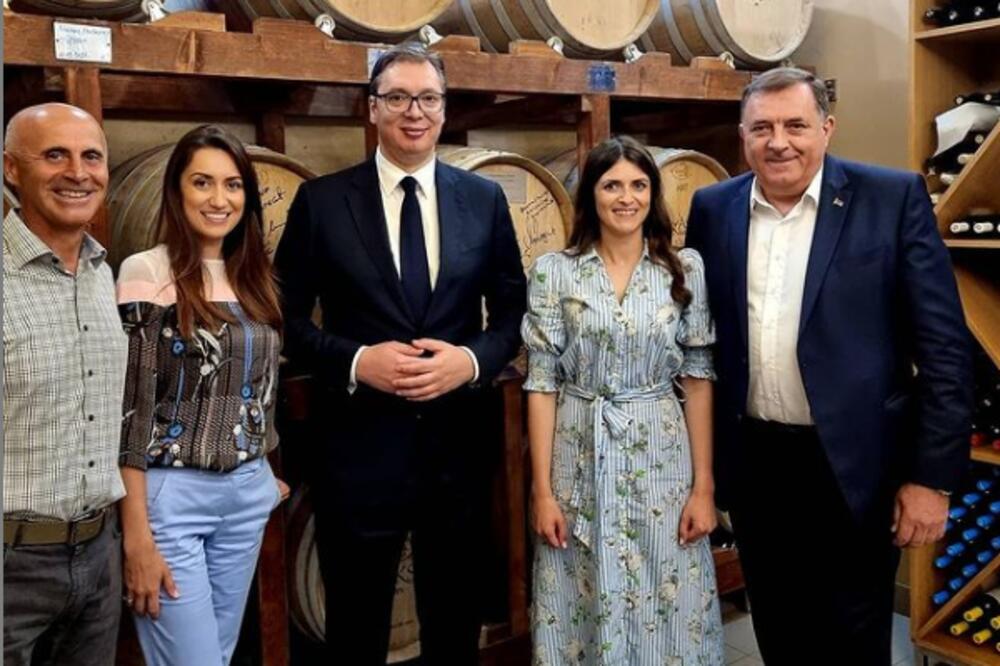 VUČIĆ NA PUTU DO MANASTIRA SVRATIO U VRANJANSKU VINARIJU: Po ko zna koji put sam dosađivao domaćinima (FOTO)