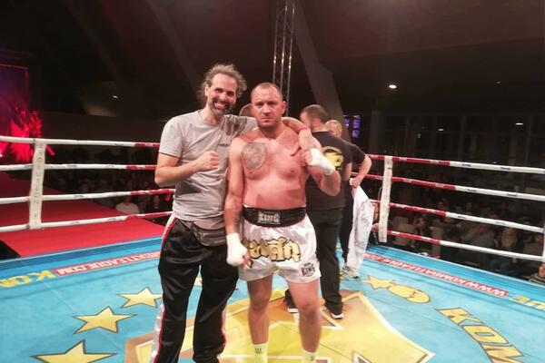 ZAGRMEO JE ŠABAC! Saša je uz najtužniju pesmu Srbije sa puno emocije izašao pred ČIVIJAŠE! - NAJEŽIĆETE SE! (VIDEO)