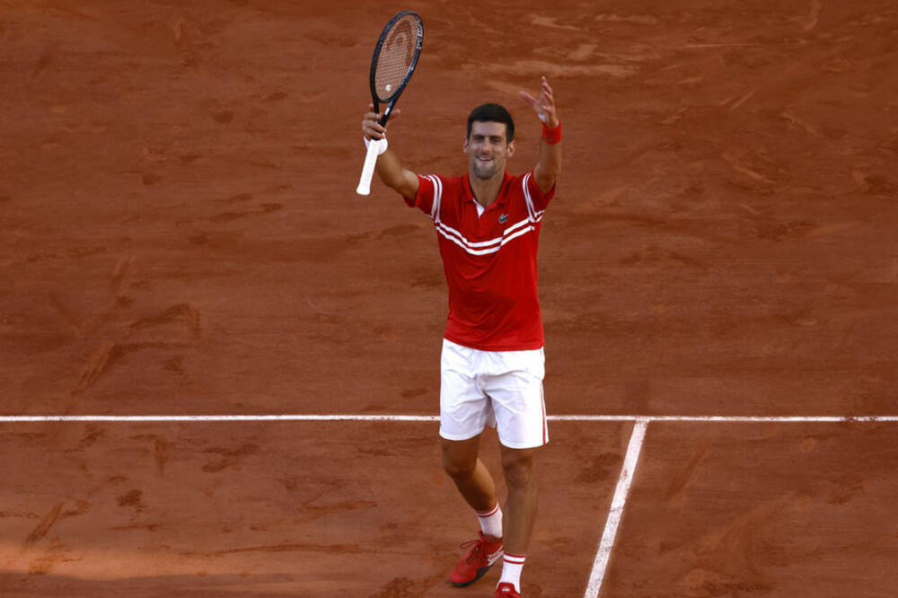 HIT FORA NOLETOVOG "NOT TOO BAD" ITALIJANA: Sada je pominjao i SVETOG SAVU, plakaćete od smeha, ŠTA REČE ČOVEK, AU!