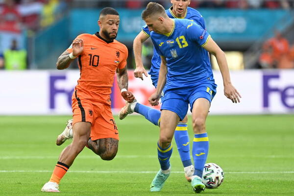 ODLIČNA UTAKMICA U AMSTERDAMU: Fantastičan gol Jarmolenka nije bio dovoljan, pobeda Holandije (VIDEO+FOTO)