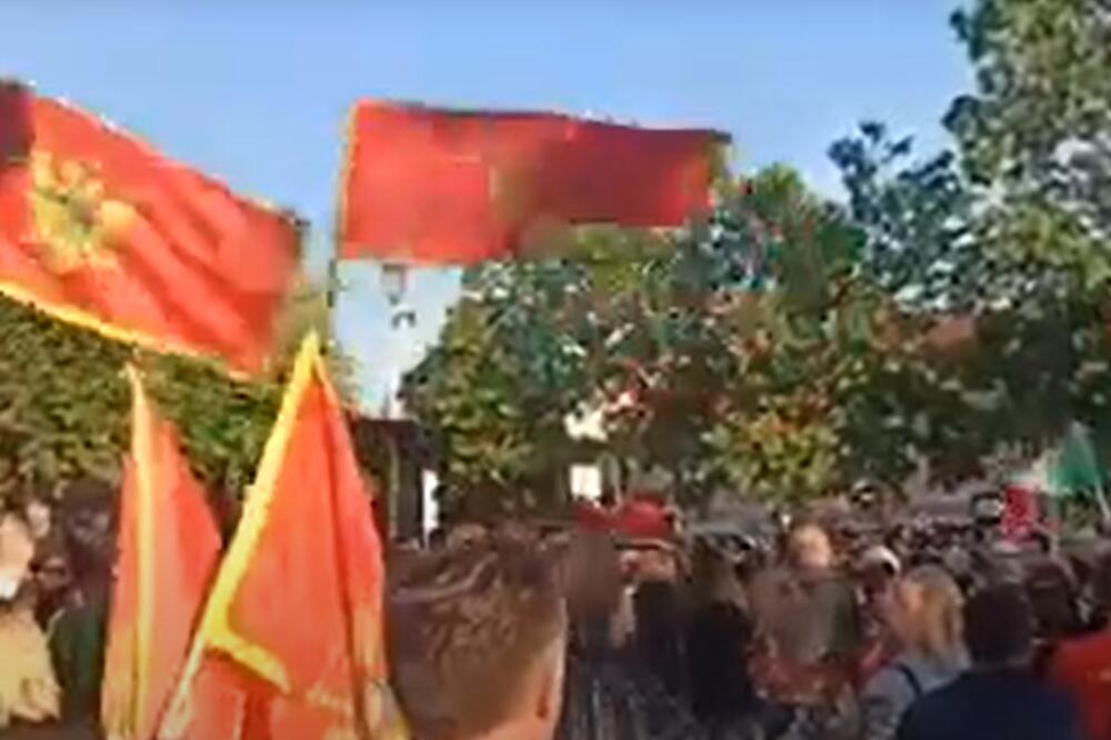 PROTESTI U KOTORU I NIKŠIČU ZBOG URINIRANJA PO SPOMENIKU: Građani besni, "ovo je ANTICIVILIZACIJSKI ČIN"! (VIDEO)