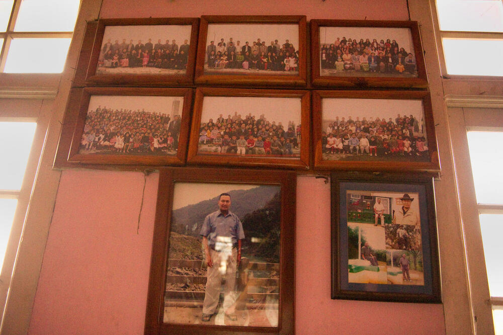 UMRO ČOVEK KOJI JE IMAO 38 ŽENA, 89-ORO DECE I 36 UNUČIĆA: Svi su živeli u ogromnoj kući sa 100 SOBA! (FOTO)