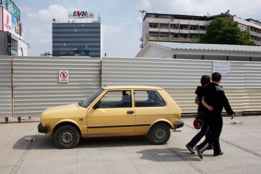 ŽIV JE YUGO, UMRO NIJE!!! Američki kolekcionari daju 6.000 DOLARA za JUGIĆA IZ '88, naš auto je pravi HIT u SAD!