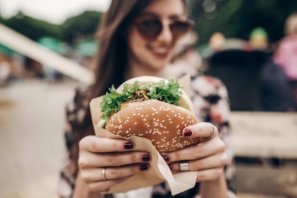 NOVO HIT ZANIMANJE KOJE SE TRAŽI I DOBRO PLAĆA: Za 12 dana postanite burger majstor