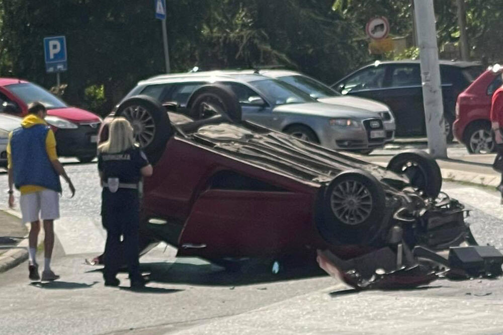 NESREĆA U BULEVARU VOJVODE PUTNIKA: Automobil se prevrnuo na krov, NIKO NE ZNA KAKO JE TO USPEO! (FOTO)