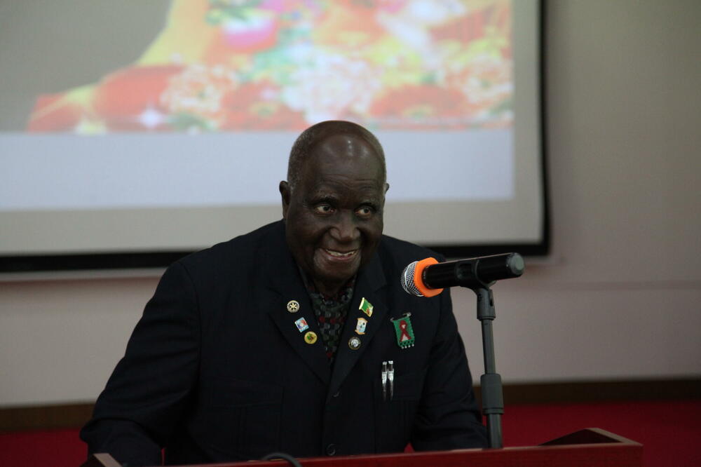 KENET KAUNDA primljen u bolnicu, tražio da se SVI MOLE ZA NJEGA