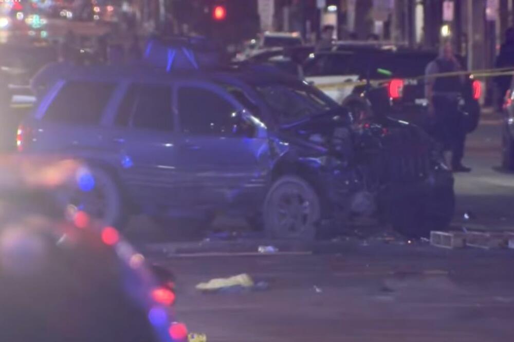 HOROR U AMERICI: Autom uleteo među demonstrante, jedna žena (31) poginula! (VIDEO)