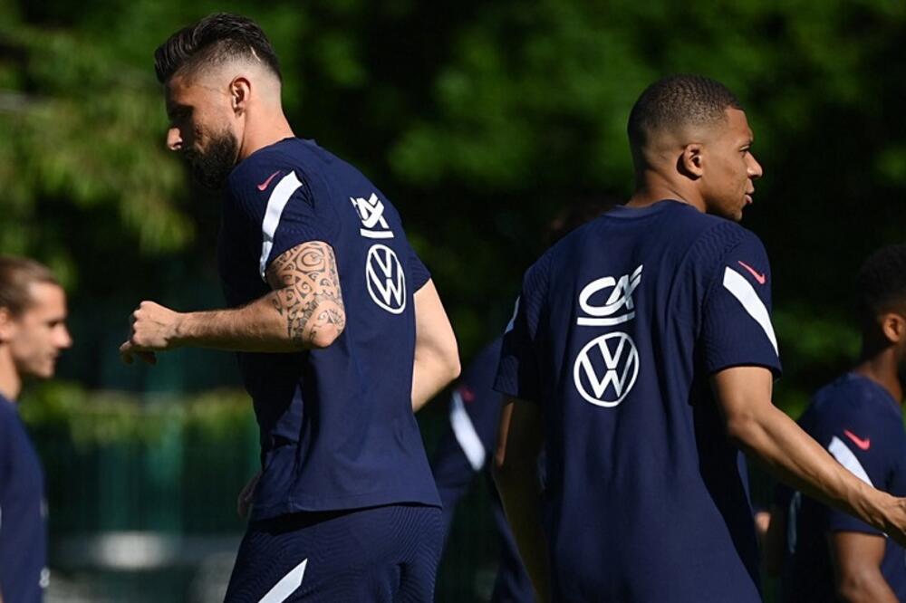 PUCA SVE PO ŠAVOVIMA U FRANCUSKOJ REPREZENTACIJI: Teške optužbe Žirua upućene Mbapeu - RASKOL PRED DUEL SA NEMCIMA!