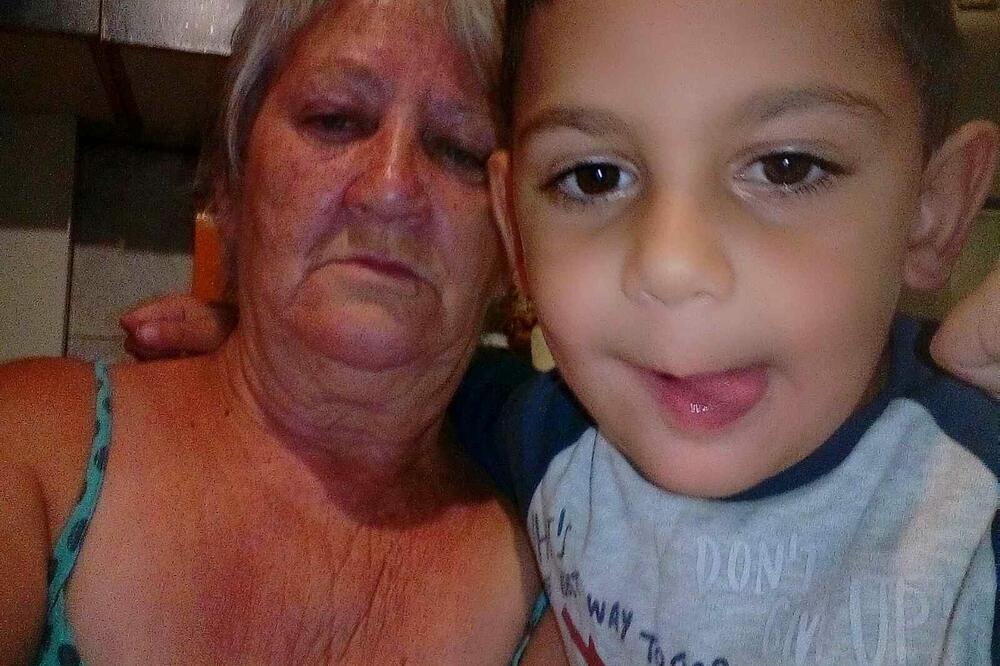 MALI DEJAN (6) OD ROĐENJA IMA TEŠKE DIJAGNOZE! Živi sa bakom, potrebna im je pomoć, ona jedino njega ima! (FOTO)