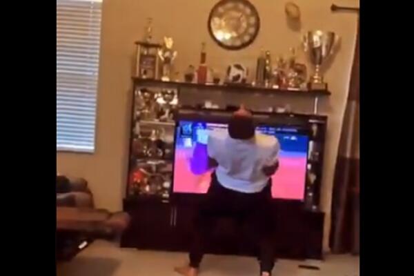 NI SRBIN SE OVAKO NIJE RADOVAO: Hit reakcija stranca na Novakovu MEČ LOPTU - UMALO GA SRCE NIJE SPUCALO OD RADOSTI!