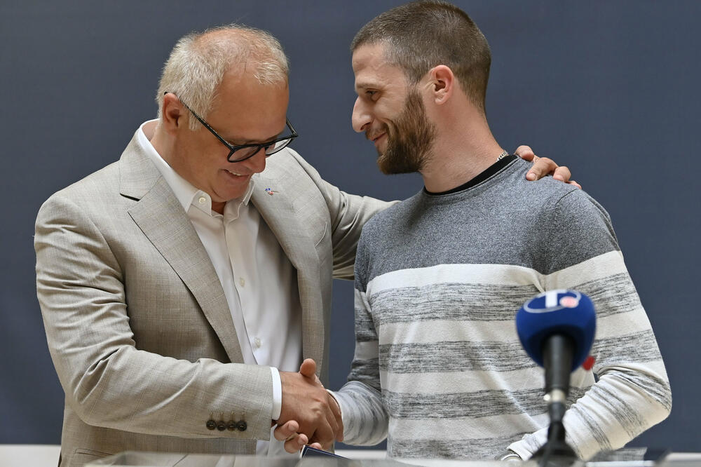 OVAJ ČOVEK PORED VESIĆA JE PRAVI HEROJ! Cela Srbija mora da zna šta je URADIO!