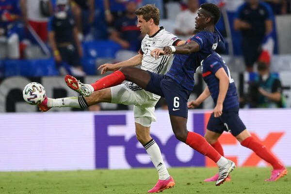 MALER POTERAO POGBU!