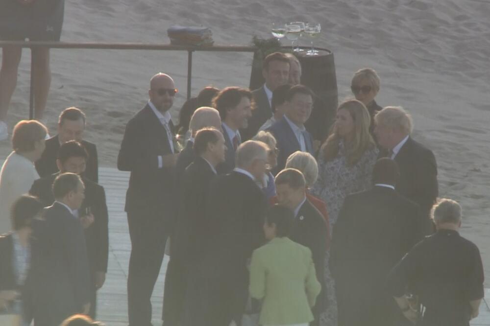 SVETSKI LIDERI PREKRŠILI PRAVILA: Na Samitu G7 bez socijalne distance i maski! (FOTO)