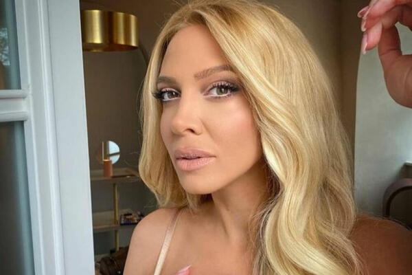 MILICA TODOROVIĆ POSTALA REPERKA? Pevačica potpuno promenila IZGLED, nije onakva kakvu smo je znali do sada! (FOTO)