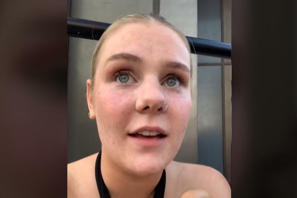 DEVOJKA IZBAČENA IZ KAFIĆA ZBOG NEPRIMERNE ODEĆE: Menadžer počeo da VRIŠTI na nju čim je ušla kroz vrata! (VIDEO)