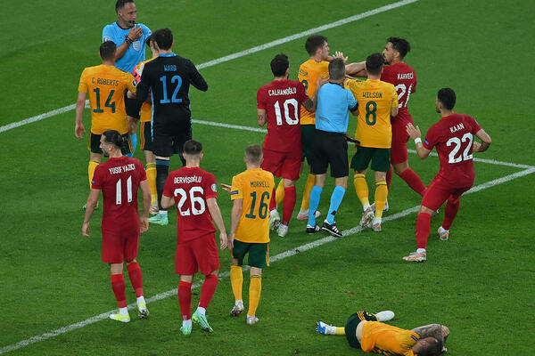 TURCI NISU MOGLI LAKO DA SE POMIRE SA PORAZOM: U tuči pred kraj meča sudija dao četiri žuta kartona (VIDEO+FOTO)