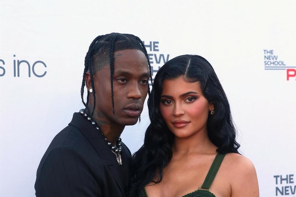 PRELEPO! ISPLIVALA PRVA FOTOGRAFIJA TRUDNE KALI DŽENER: S ponosom nosi STOMAK DO ZUBA!