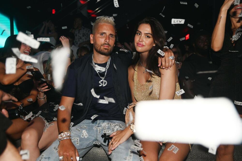 ŠIROKO! BIVŠI MUŽ KARDAŠIJANKE PUKAO OKO 60.000 DOLARA NA NOVU DEVOJKU: Mlađa je od njega skoro 2 decenije! (FOTO)